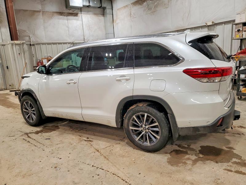 Photo 2 from auction – 2018 TOYOTA HIGHLANDER with VIN 5TDJZRFH1JS912811