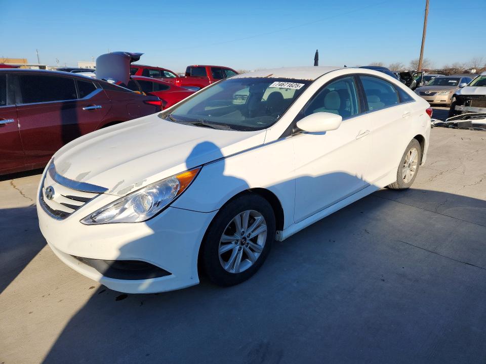 HYUNDAI SONATA 2014 with VIN 5NPEB4AC9EH867360 - Photo from auction