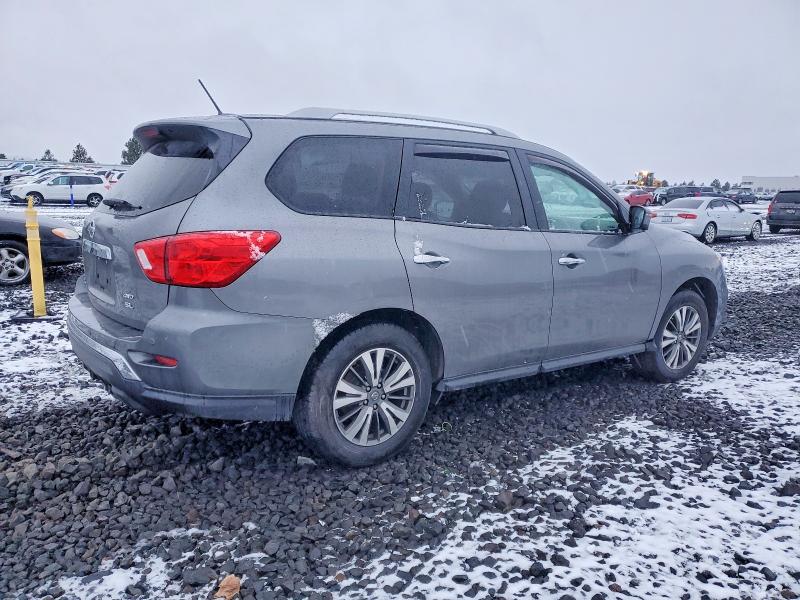 Photo 3 from auction – 2017 NISSAN PATHFINDER with VIN 5N1DR2MM0HC636052