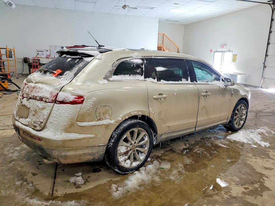 Photo 3 from auction – 2011 LINCOLN MKT with VIN 2LMHJ5AT4BBJ51463