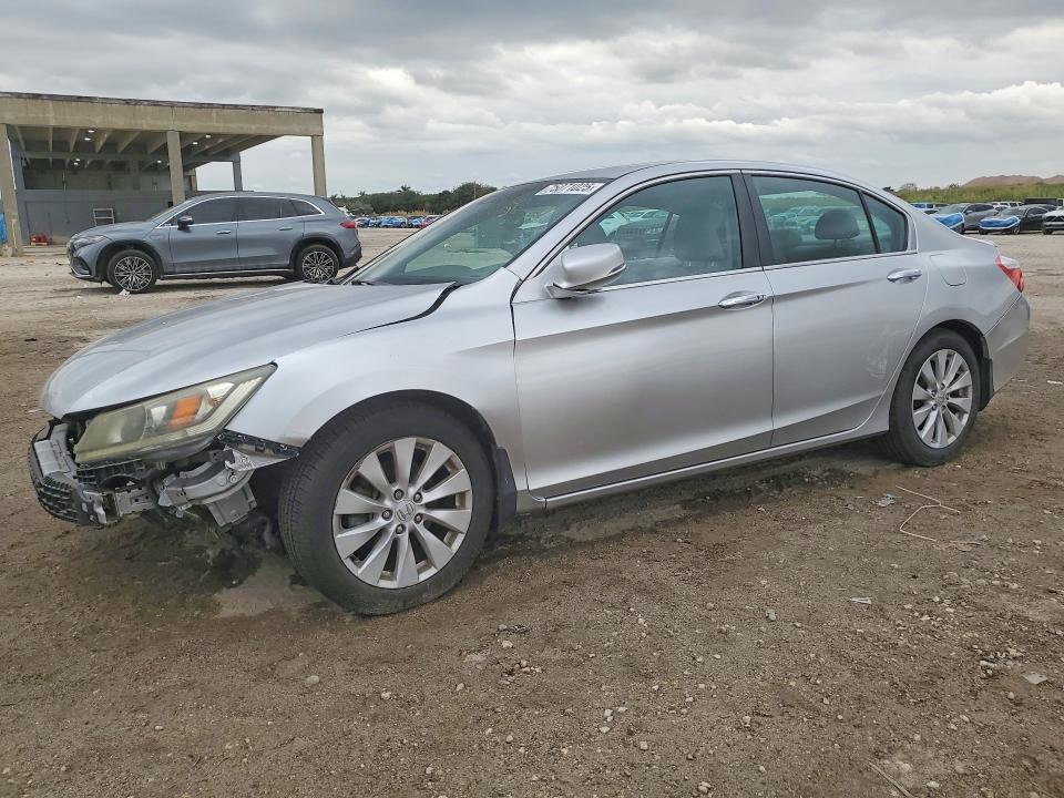 HONDA ACCORD 2013 with VIN 1HGCR2F82DA206272 - Photo from auction