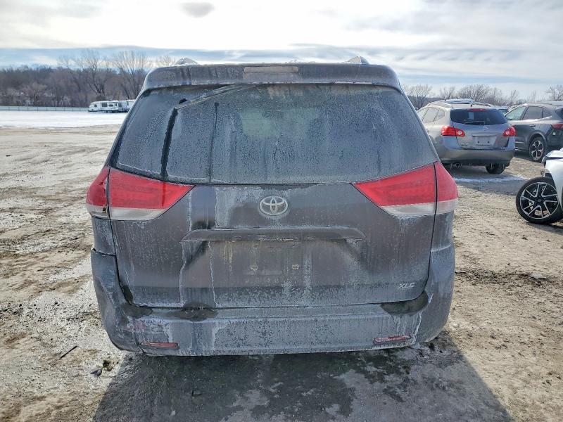 Photo 6 from auction – 2012 TOYOTA SIENNA XLE with VIN 5TDYK3DC6CS182758
