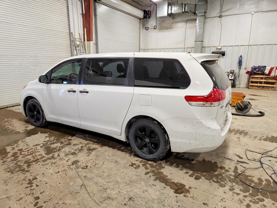 Photo 2 from auction – 2011 TOYOTA SIENNA with VIN 5TDZK3DC3BS153494
