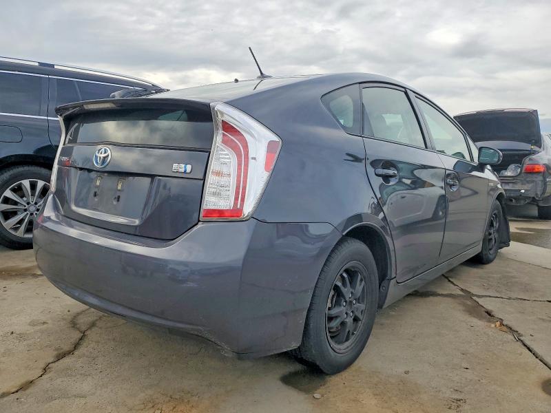 Photo 3 from auction – 2013 TOYOTA PRIUS with VIN JTDKN3DU3D5636445