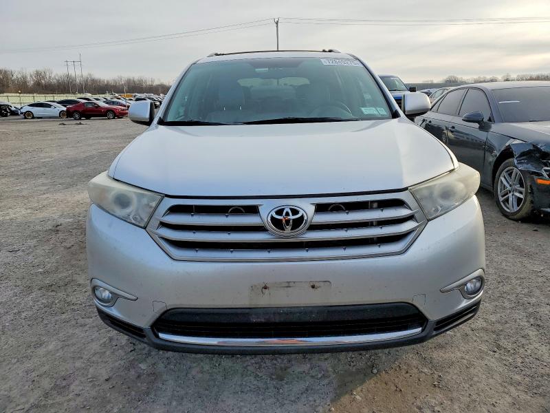 Photo 5 from auction – 2011 TOYOTA HIGHLANDER with VIN 5TDBK3EH7BS066256