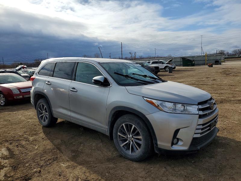 Photo 4 from auction – 2018 TOYOTA HIGHLANDER with VIN 5TDJZRFH1JS885187