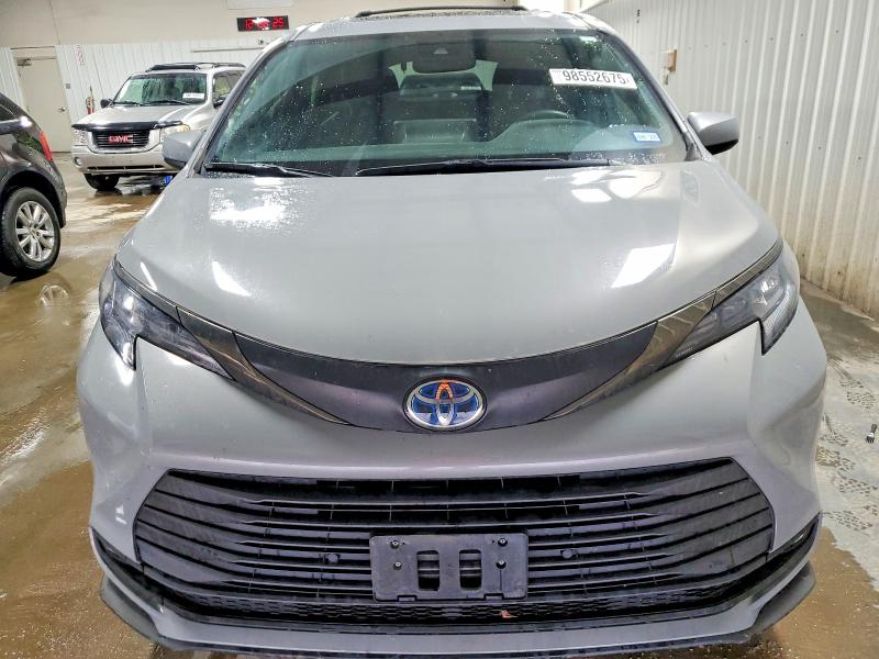 Photo 5 from auction – 2024 TOYOTA SIENNA XSE with VIN 5TDCSKFC1RS145871