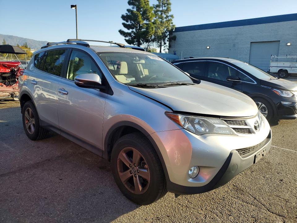 Photo 4 from auction – 2015 TOYOTA RAV4 XLE with VIN JTMWFREV6FD070850