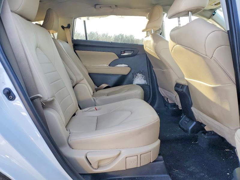 Photo 11 from auction – 2024 TOYOTA HIGHLANDER with VIN 5TDKDRBH0RS540687