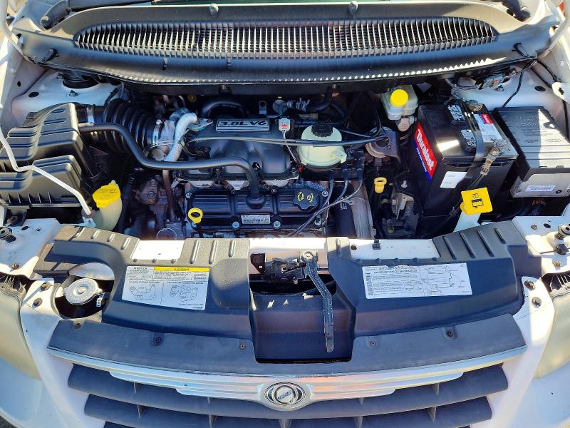 Photo 12 from auction – 2005 CHRYSLER TOWN & COU with VIN 2C4GP54L55R465740
