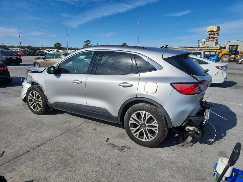 Photo 2 from auction – 2020 FORD ESCAPE with VIN 1FMCU0H64LUA68210