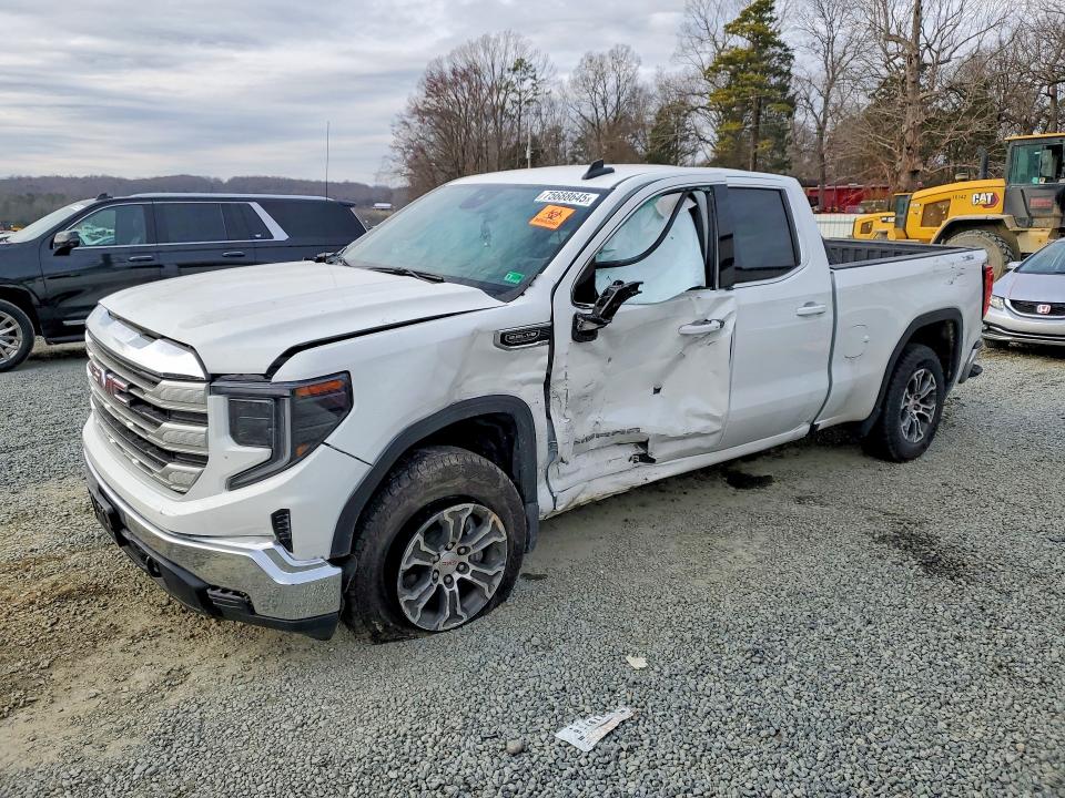 GMC SIERRA 2023 with VIN 1GTRUBED3PZ143677 - Photo from auction