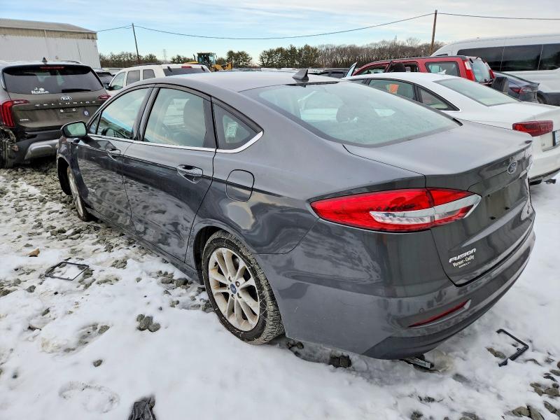Photo 2 from auction – 2019 FORD FUSION with VIN 3FA6P0LU4KR125970