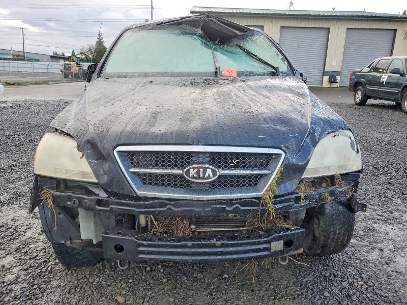 Photo 5 from auction – 2004 KIA SORENTO EX with VIN KNDJD733945242933