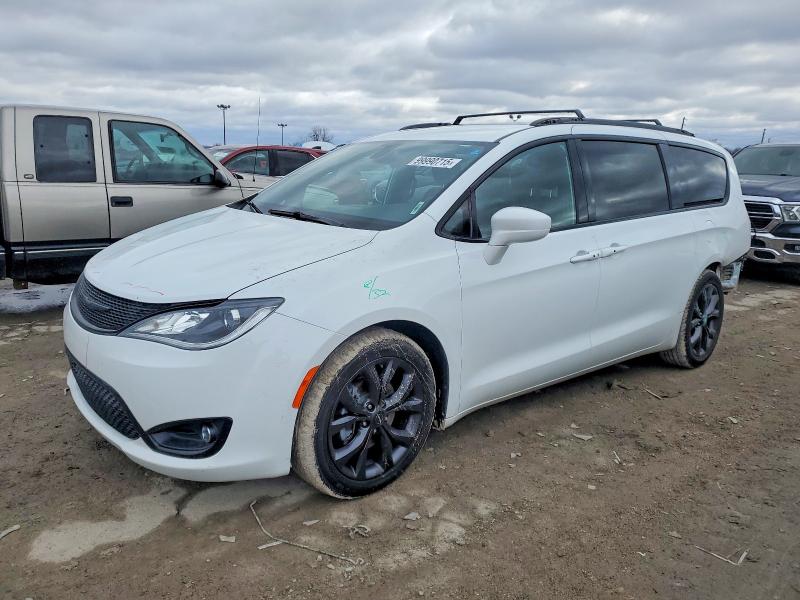 CHRYSLER PACIFICA T 2018 with VIN 2C4RC1EG4JR168273 - Photo from auction