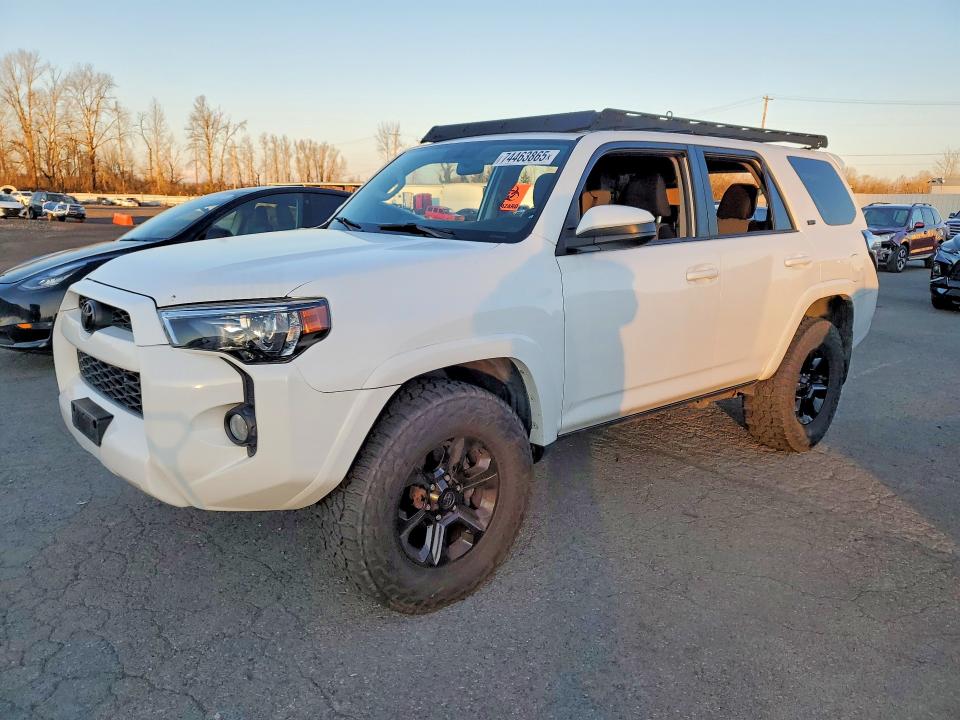 TOYOTA 4RUNNER 2018 with VIN JTEBU5JR3J5533354 - Photo from auction