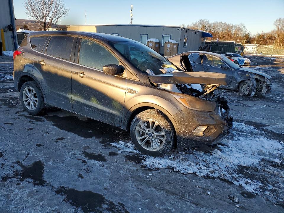 Photo 4 from auction – 2019 FORD ESCAPE with VIN 1FMCU9GD5KUA83706