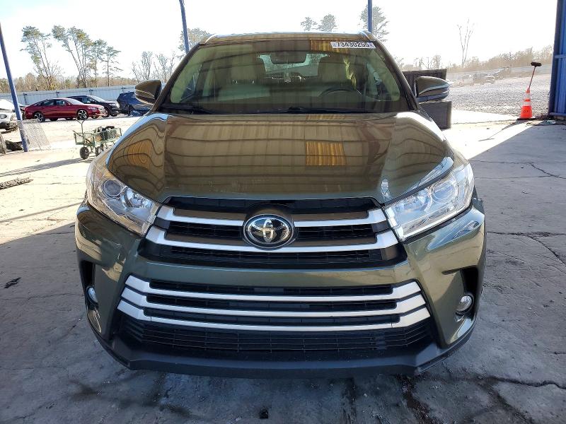 Photo 5 from auction – 2017 TOYOTA HIGHLANDER with VIN 5TDKZRFH3HS221343