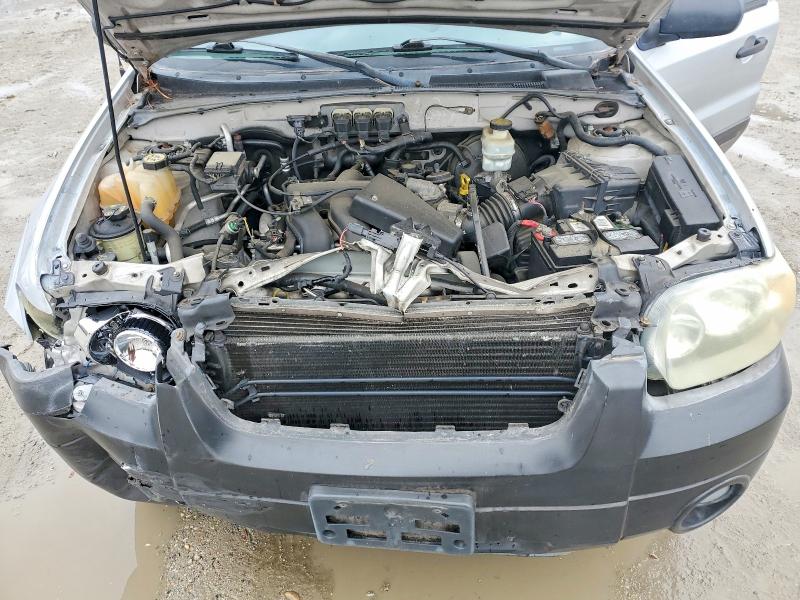 Photo 12 from auction – 2005 FORD ESCAPE XLT with VIN 1FMYU93165KB23339