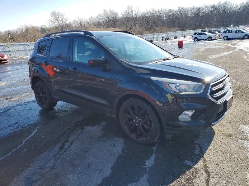 Photo 4 from auction – 2017 FORD ESCAPE SE with VIN 1FMCU0GD5HUD74338