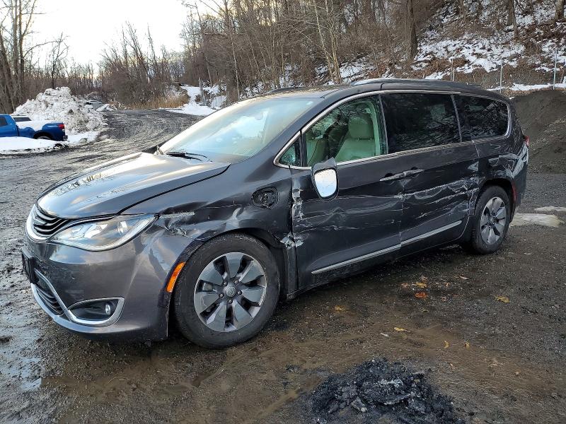 CHRYSLER PACIFICA H 2018 with VIN 2C4RC1N73JR323217 - Photo from auction