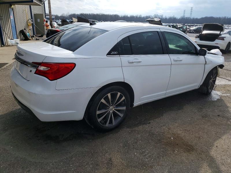 Photo 3 from auction – 2014 CHRYSLER 200 LIMITE with VIN 1C3CCBCG0EN197484