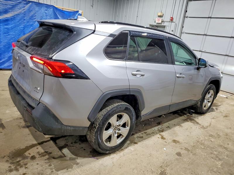 Photo 3 from auction – 2021 TOYOTA RAV4 XLE with VIN 2T3P1RFV2MC181320