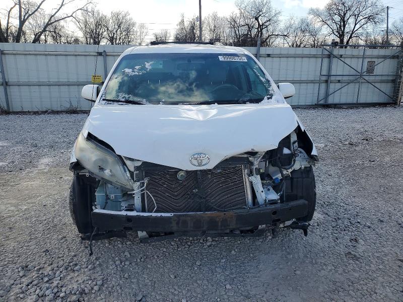 Photo 5 from auction – 2013 TOYOTA SIENNA XLE with VIN 5TDYK3DC4DS375170