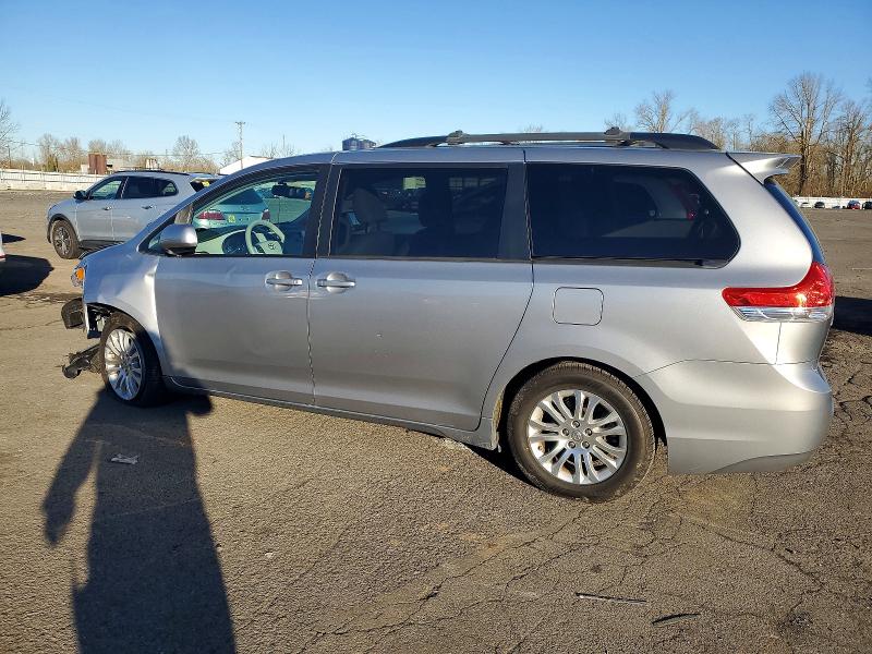 Photo 2 from auction – 2013 TOYOTA SIENNA XLE with VIN 5TDYK3DC6DS336581