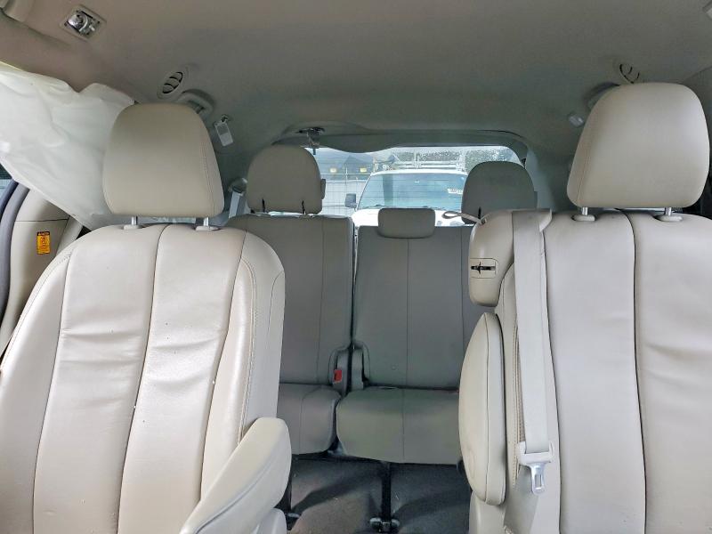 Photo 10 from auction – 2012 TOYOTA SIENNA XLE with VIN 5TDYK3DC2CS277222