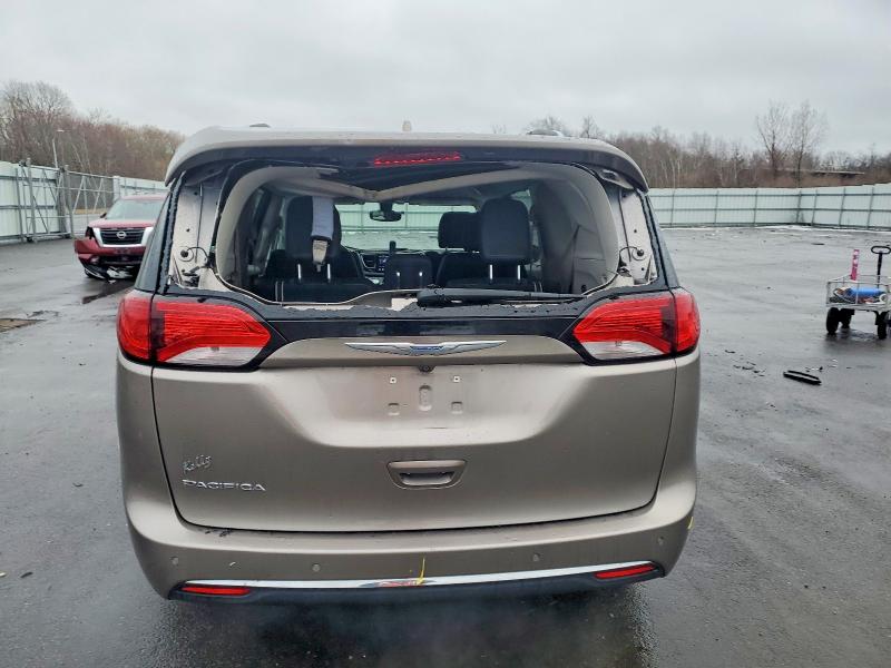 Photo 6 from auction – 2017 CHRYSLER PACIFICA T with VIN 2C4RC1EG3HR752710