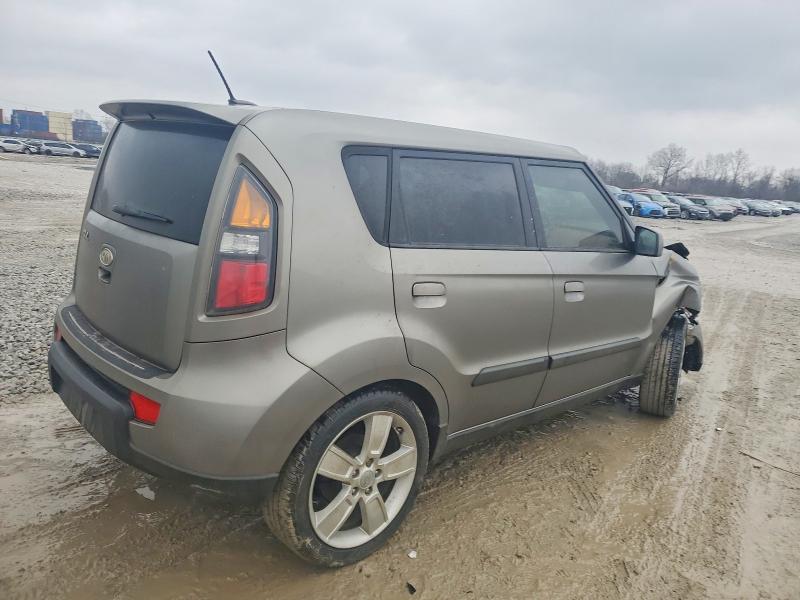 Photo 3 from auction – 2010 KIA SOUL + with VIN KNDJT2A23A7111724