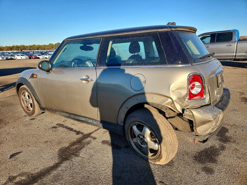 Photo 2 from auction – 2011 MINI COOPER with VIN WMWSU3C52BT094208
