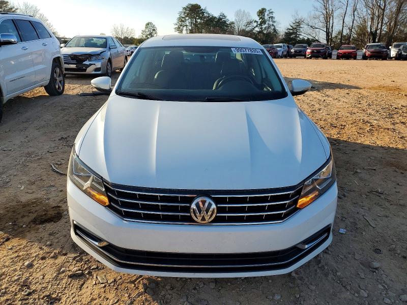 Photo 5 from auction – 2017 VOLKSWAGEN PASSAT SE with VIN 1VWBT7A30HC038465