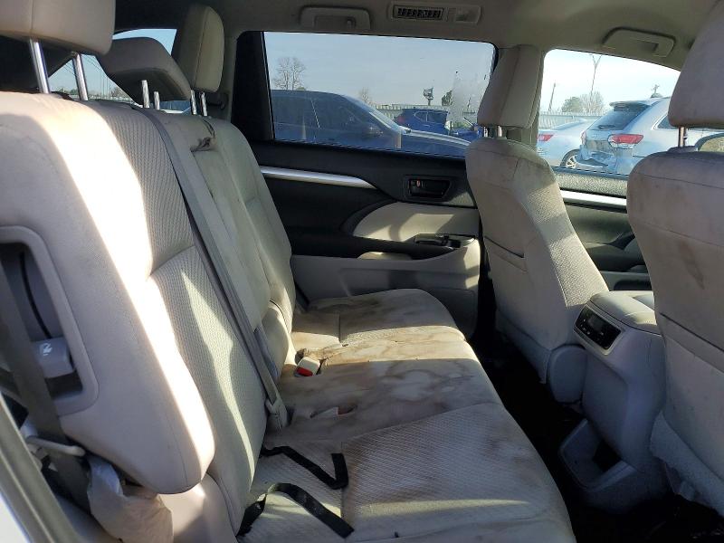 Photo 11 from auction – 2015 TOYOTA HIGHLANDER with VIN 5TDZARFH5FS010471