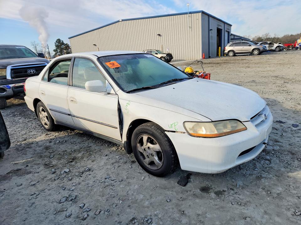 Photo 4 from auction – 2000 HONDA ACCORD with VIN 1HGCG5649YA048345