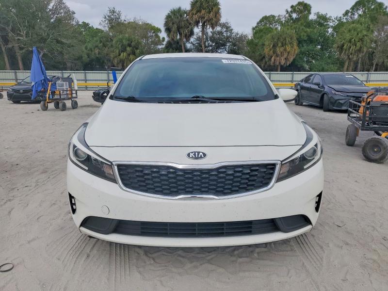 Photo 5 from auction – 2018 KIA FORTE LX with VIN 3KPFK4A71JE270192