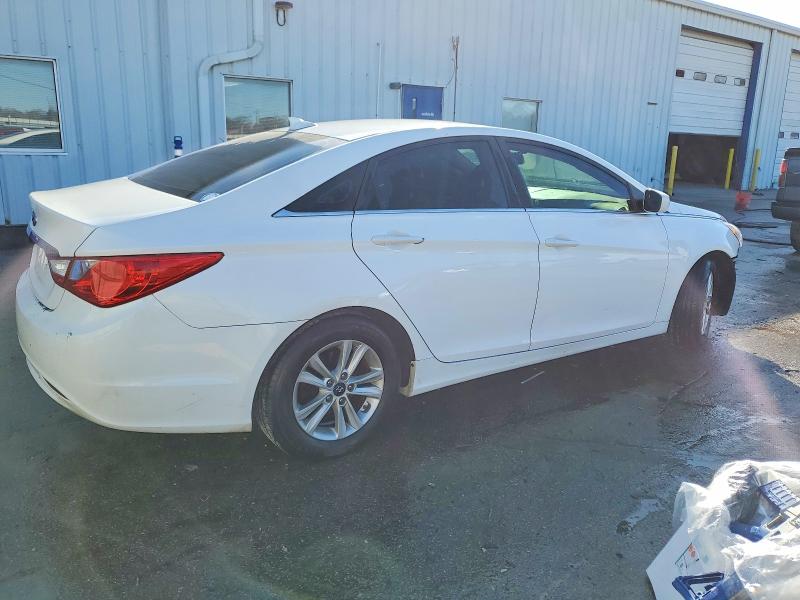 Photo 3 from auction – 2013 HYUNDAI SONATA GLS with VIN 5NPEB4AC8DH703922