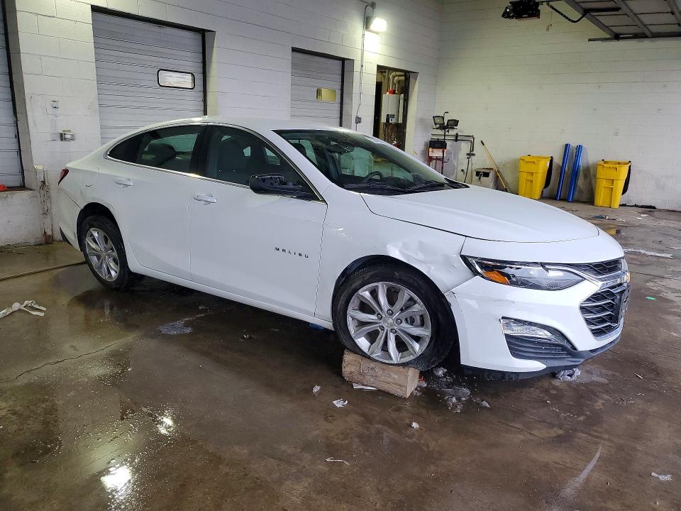 Photo 4 from auction – 2019 CHEVROLET MALIBU LT with VIN 1G1ZD5ST2KF223519