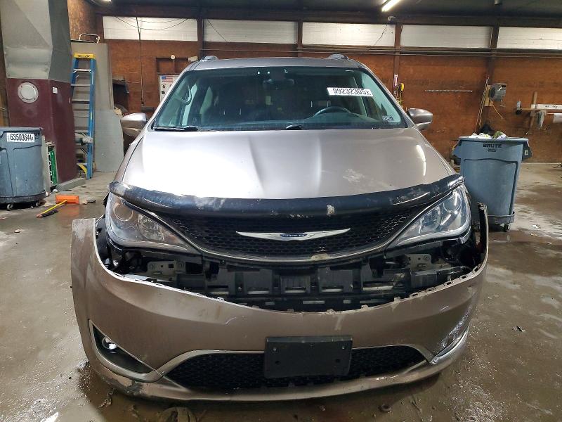 Photo 5 from auction – 2017 CHRYSLER PACIFICA T with VIN 2C4RC1BGXHR569812