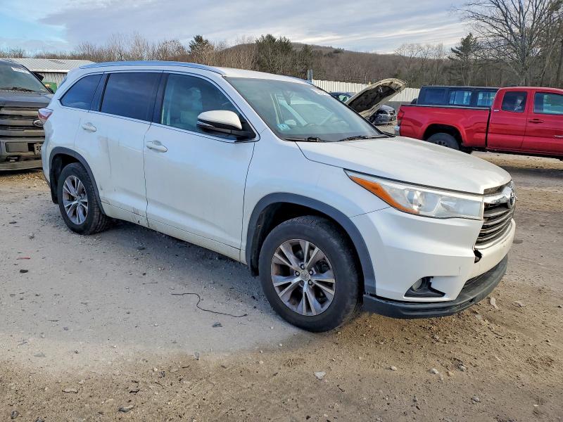 Photo 4 from auction – 2015 TOYOTA HIGHLANDER with VIN 5TDJKRFH2FS208645