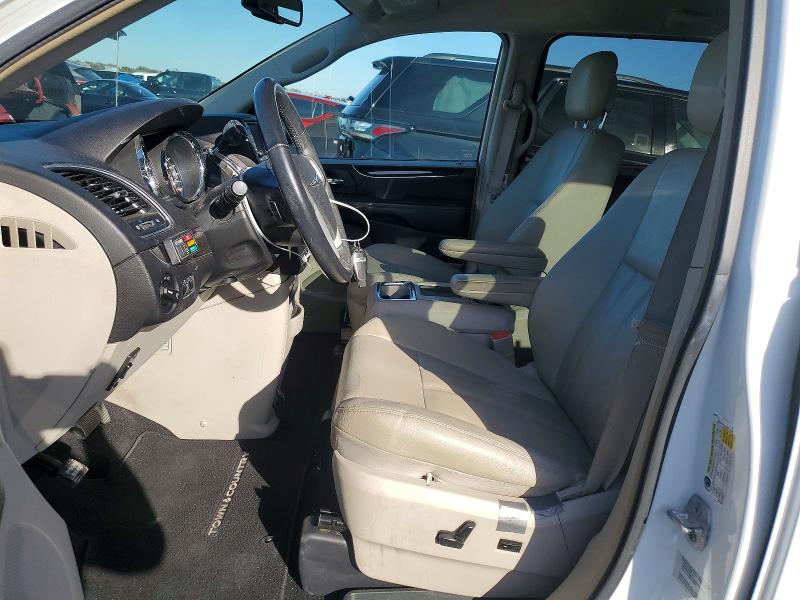 Photo 7 from auction – 2015 CHRYSLER TOWN & COU with VIN 2C4RC1BG7FR630000