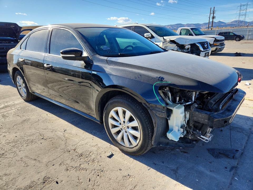 Photo 4 from auction – 2014 VOLKSWAGEN PASSAT S with VIN 1VWAT7A3XEC068242