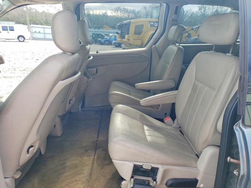 Photo 11 from auction – 2005 CHRYSLER TOWN AND C with VIN 2C4GP54L05R187457