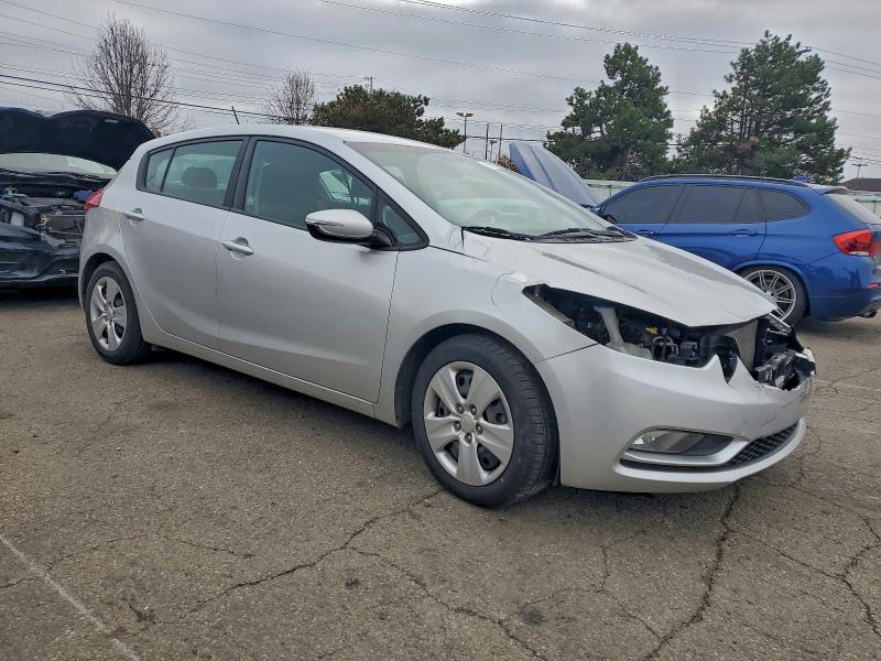 Photo 4 from auction – 2016 KIA FORTE LX with VIN KNAFK5A80G5657171