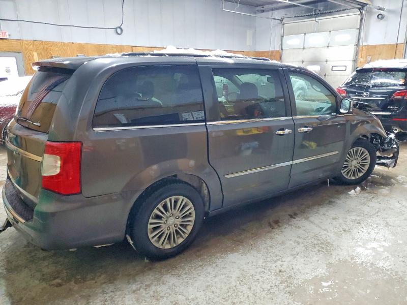 Photo 3 from auction – 2016 CHRYSLER TOWN & COU with VIN 2C4RC1CG8GR166750