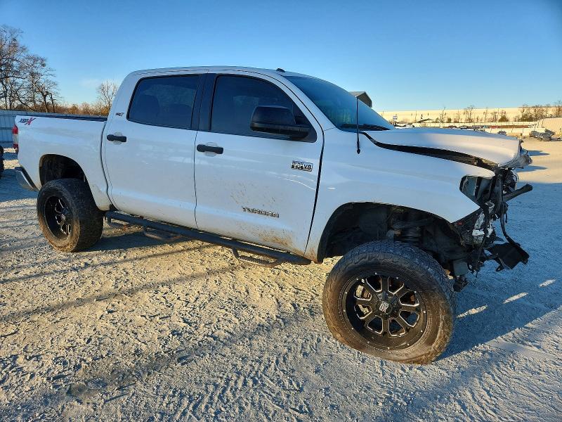 Photo 4 from auction – 2015 TOYOTA TUNDRA CRE with VIN 5TFDW5F15FX447596