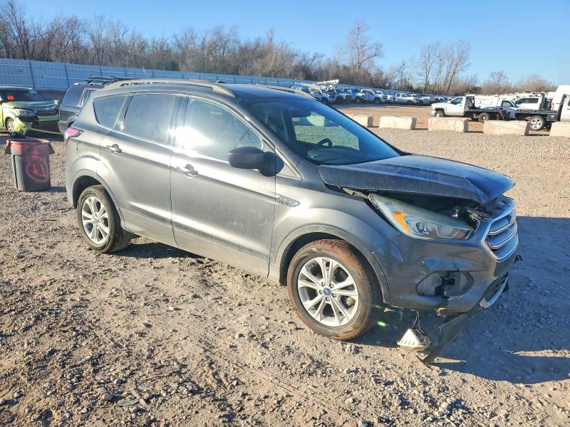 Photo 4 from auction – 2017 FORD ESCAPE SE with VIN 1FMCU0GD8HUB42736