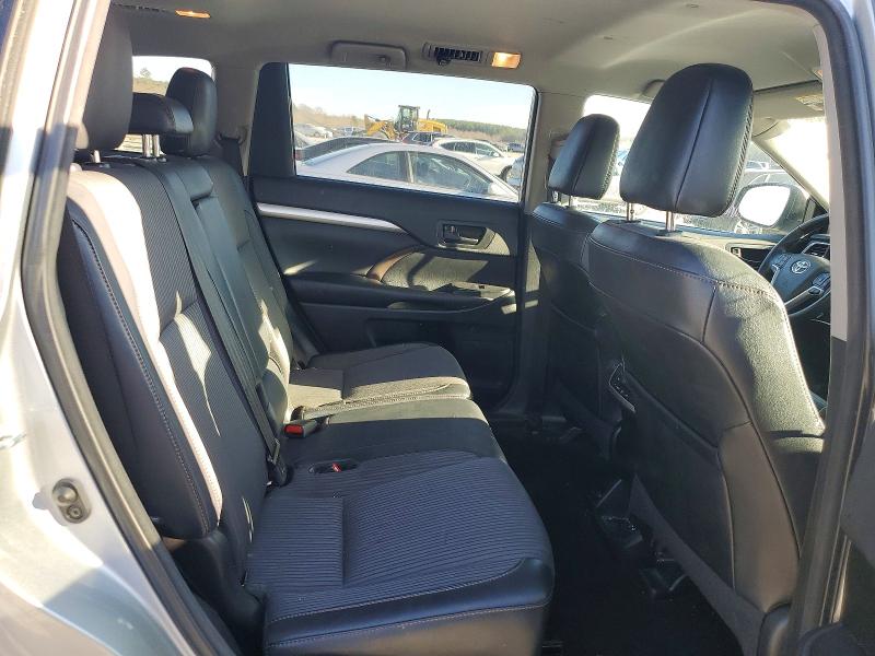 Photo 10 from auction – 2018 TOYOTA HIGHLANDER with VIN 5TDZZRFH6JS286398