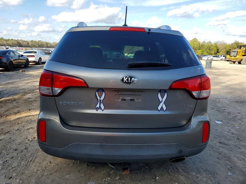 Photo 6 from auction – 2015 KIA SORENTO LX with VIN 5XYKT4A75FG600597